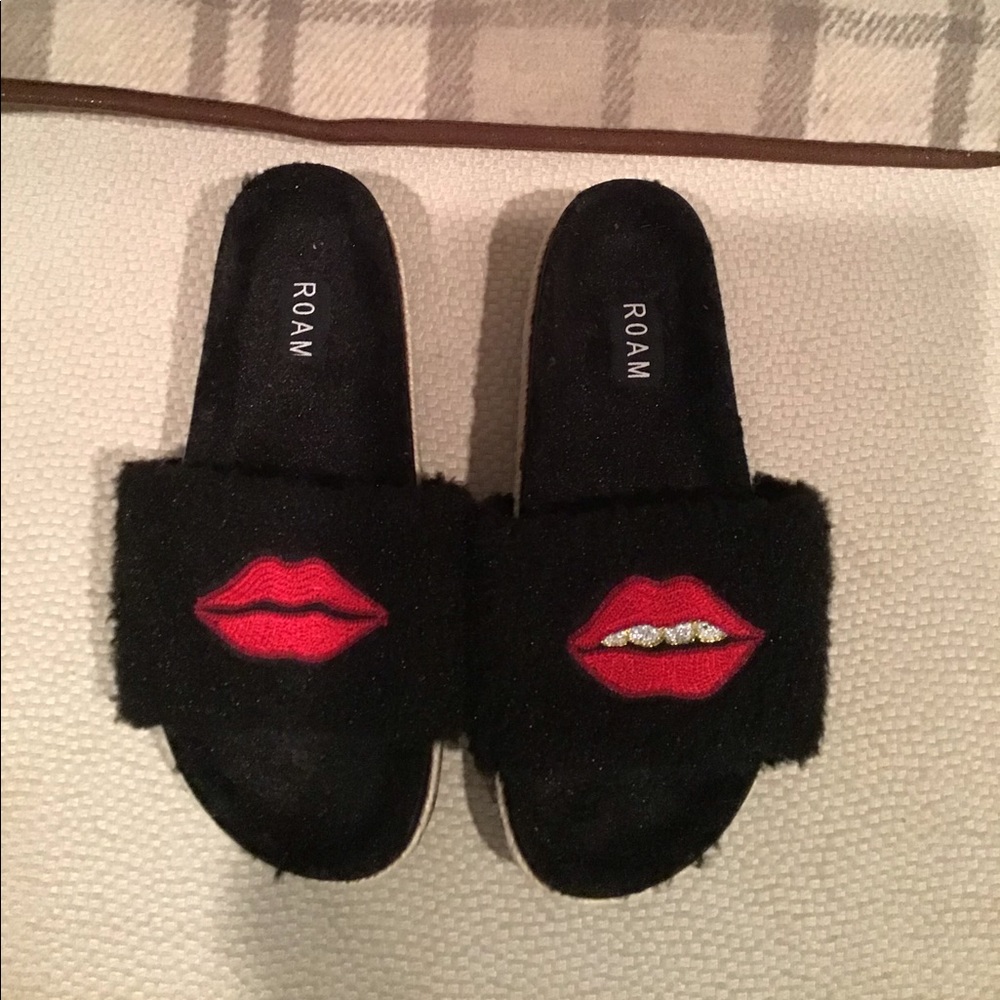 Roam Black Fuzzy Slides With Red Lips - image 1